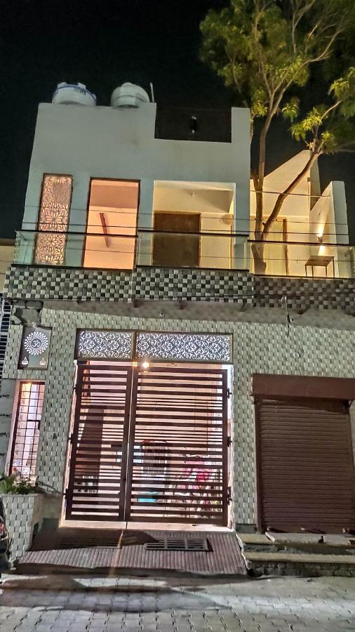 Ira Homestay Mathura - Divine Spiritual Stay Kültér fotó