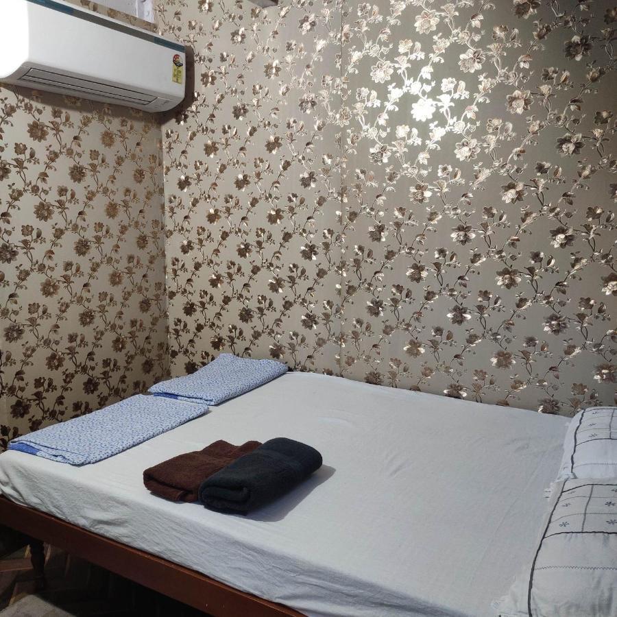 Ira Homestay Mathura - Divine Spiritual Stay Szoba fotó