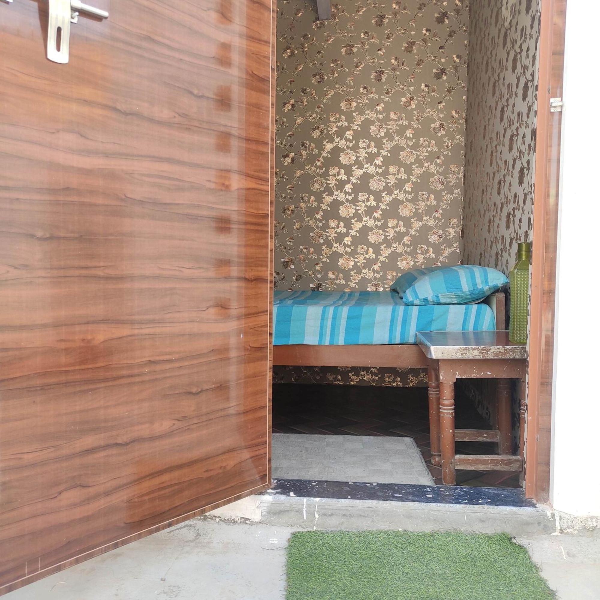 Ira Homestay Mathura - Divine Spiritual Stay Szoba fotó