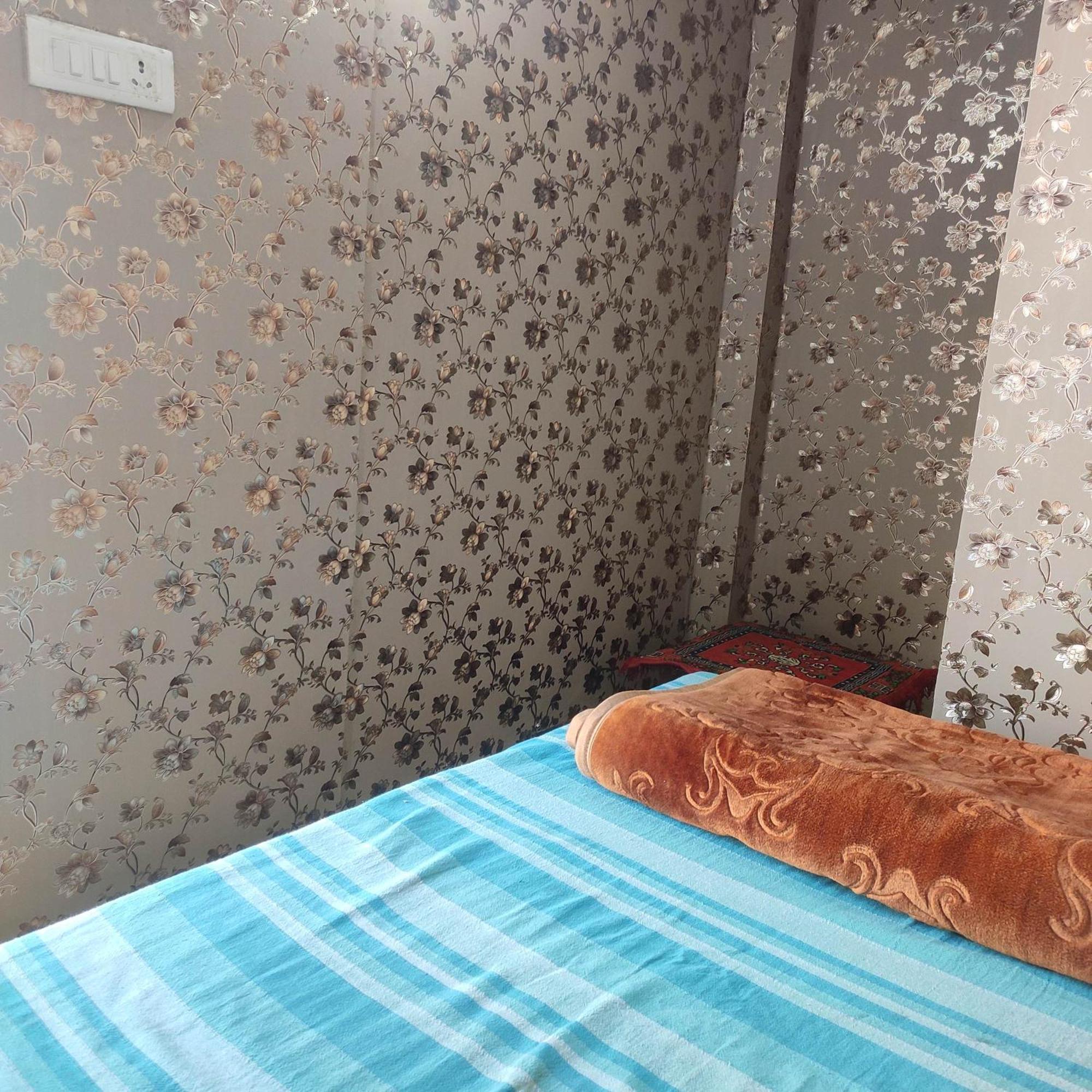 Ira Homestay Mathura - Divine Spiritual Stay Szoba fotó